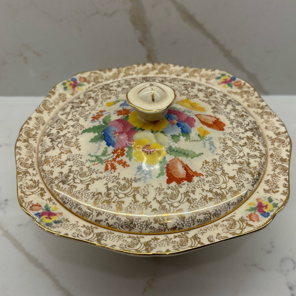 Vintage H and K Tunstall England Olde English Sampler Ceramic Covered Dish